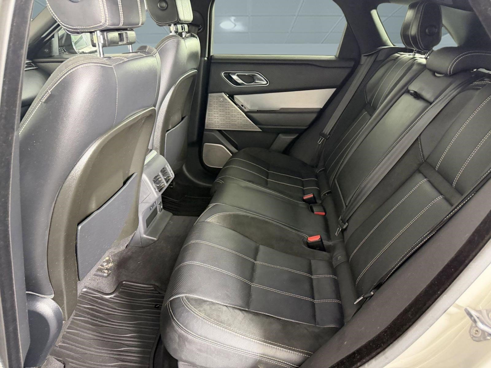 Used 2019 Land Rover Range Rover Velar R-Dynamic SE image 13