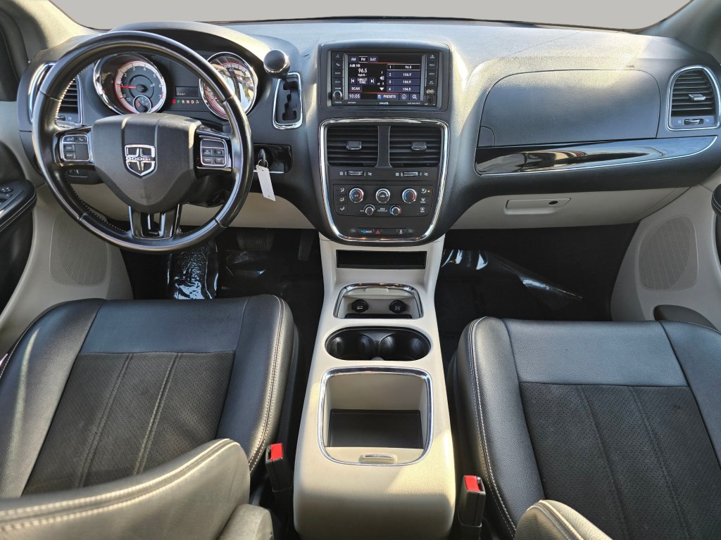 Used 2020 Dodge Grand Caravan SXT FWD image 2