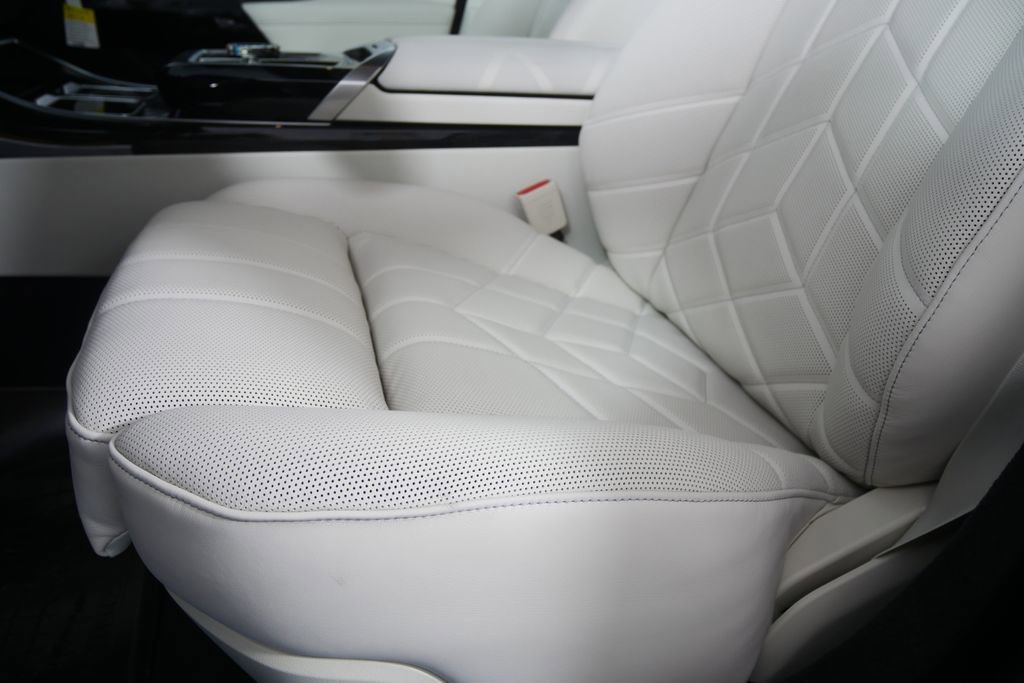 New 2026 BMW i7 xDrive60 w/ Executive Package image 9