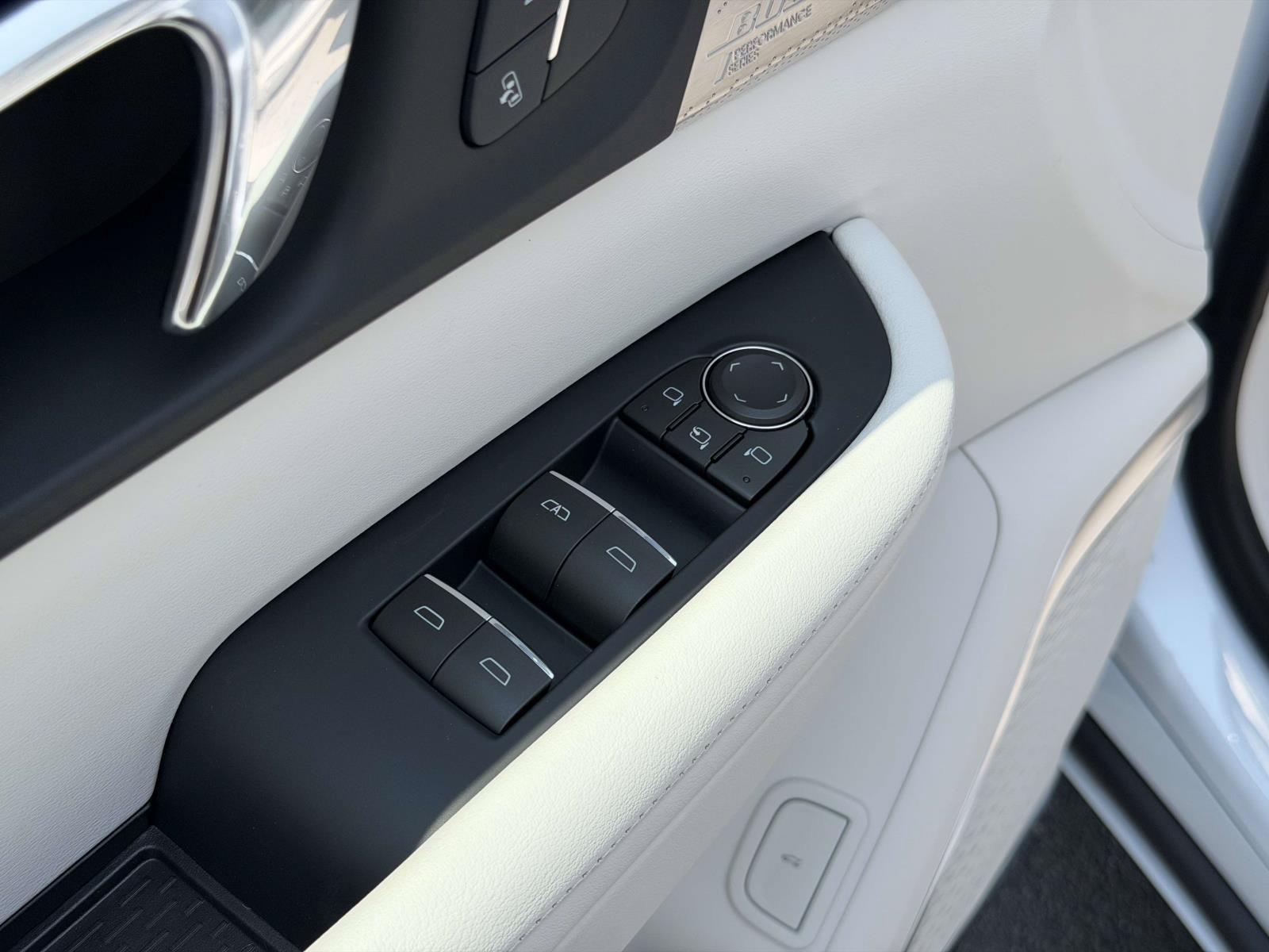 New 2026 Buick Enclave Avenir w/ Super Cruise Package AWD/4WD image 7
