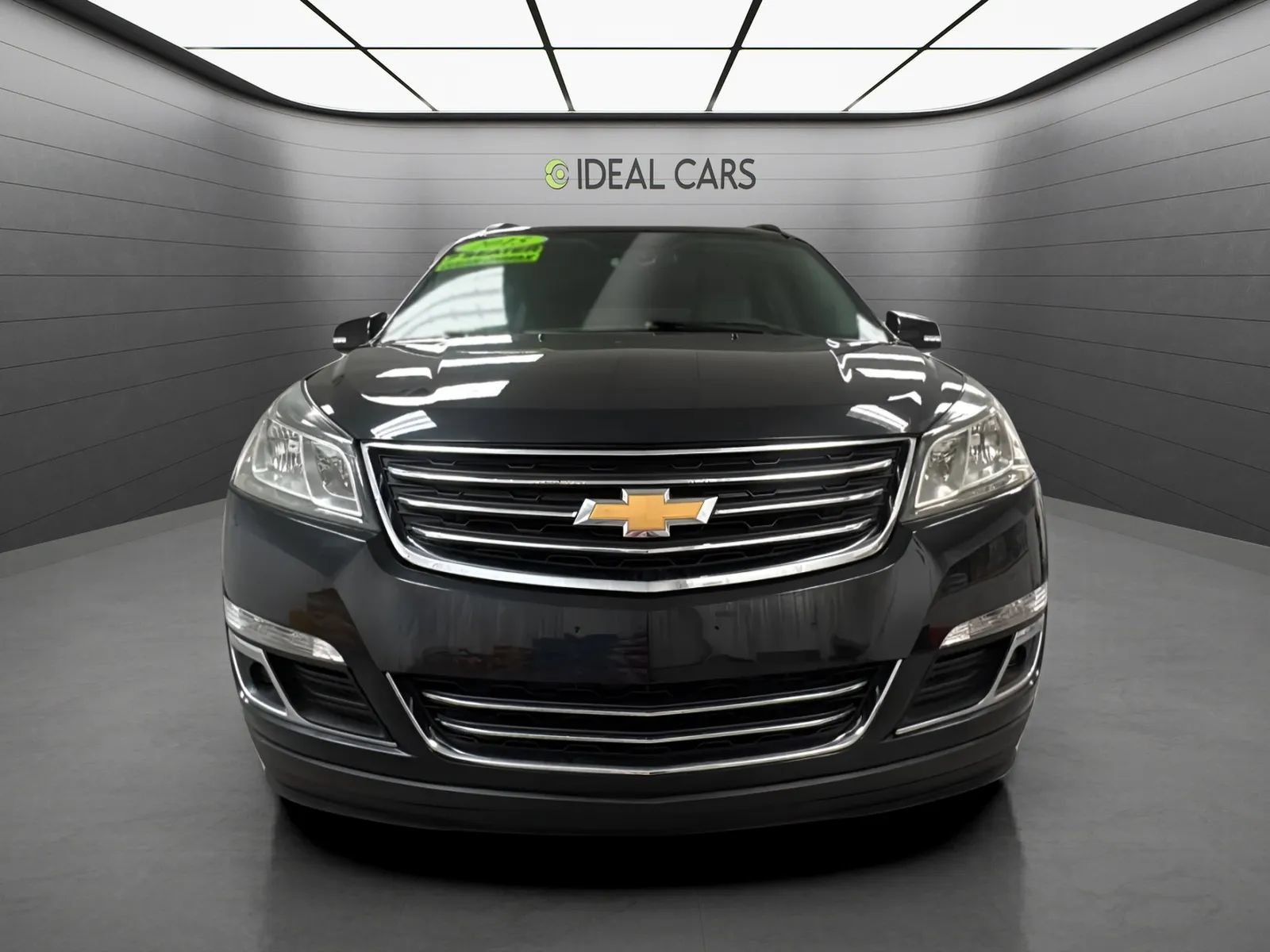 Used 2015 Chevrolet Traverse LT FWD image 2