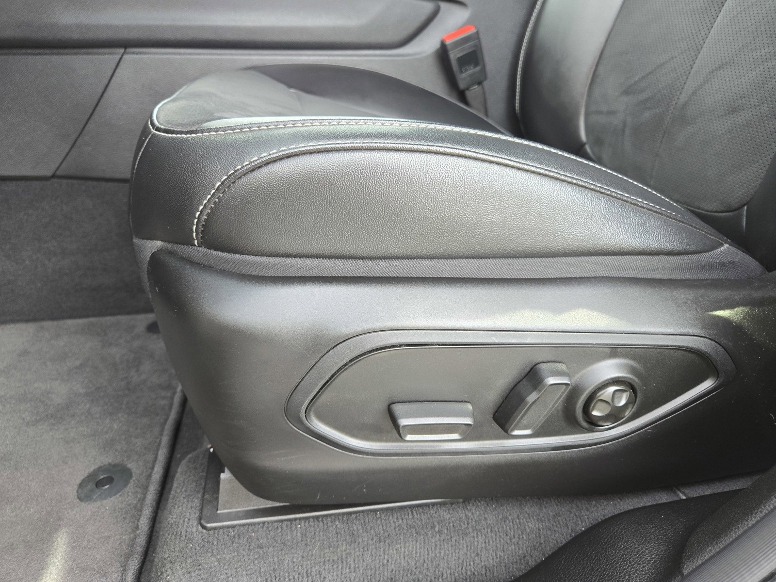 Used 2024 Jeep Grand Cherokee L Laredo image 26