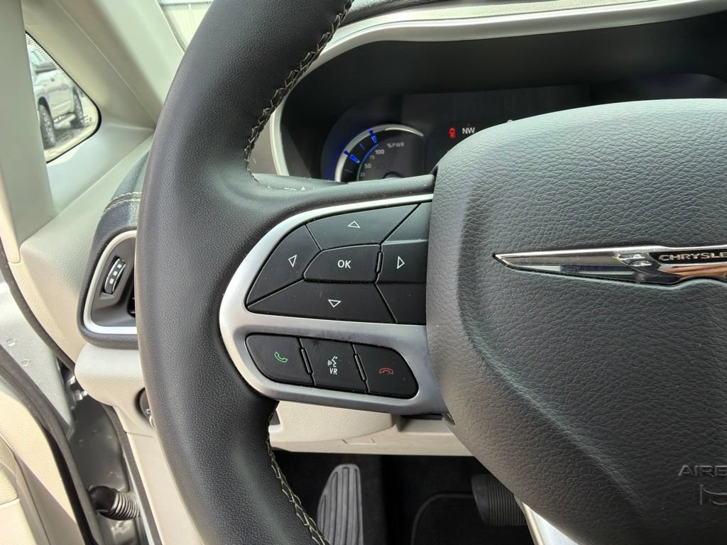 Used 2024 Chrysler Pacifica Limited FWD image 17