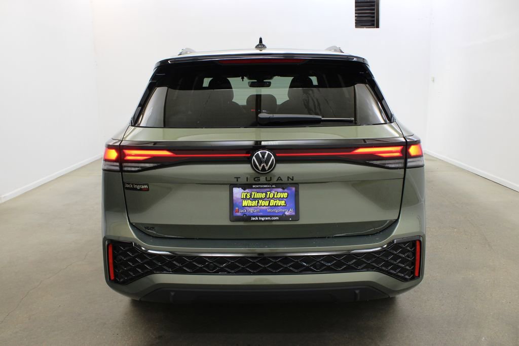New 2026 Volkswagen Tiguan SE R-Line FWD image 4