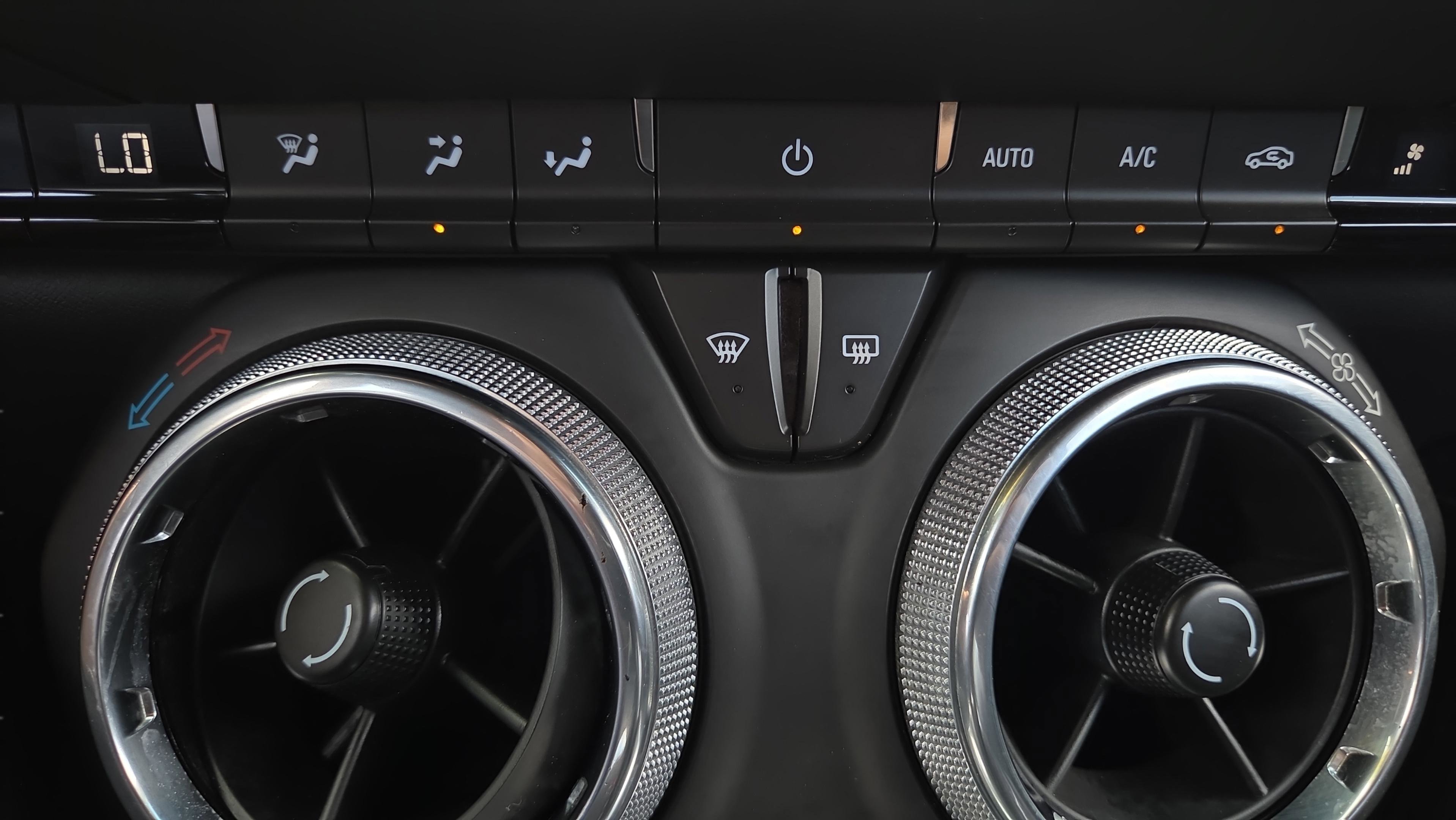 Used 2019 Chevrolet Camaro LT RWD image 29