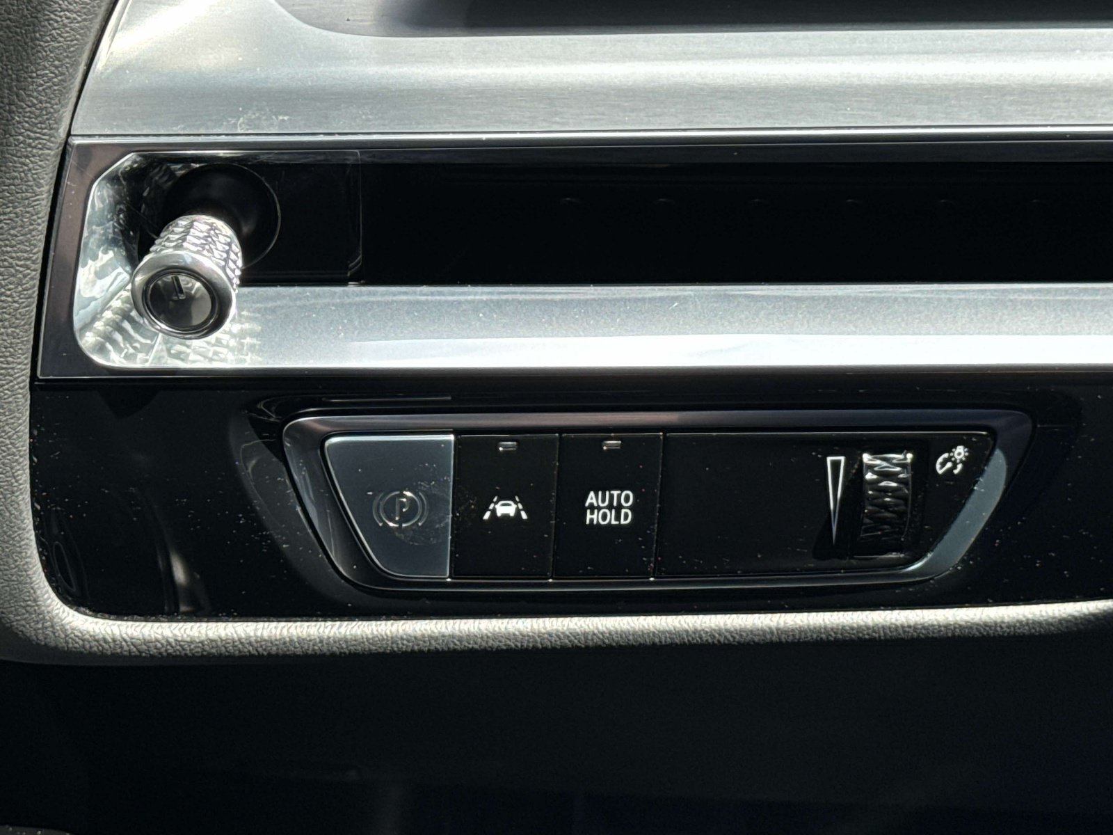 Certified 2024 Cadillac Lyriq Luxury AWD/4WD image 11