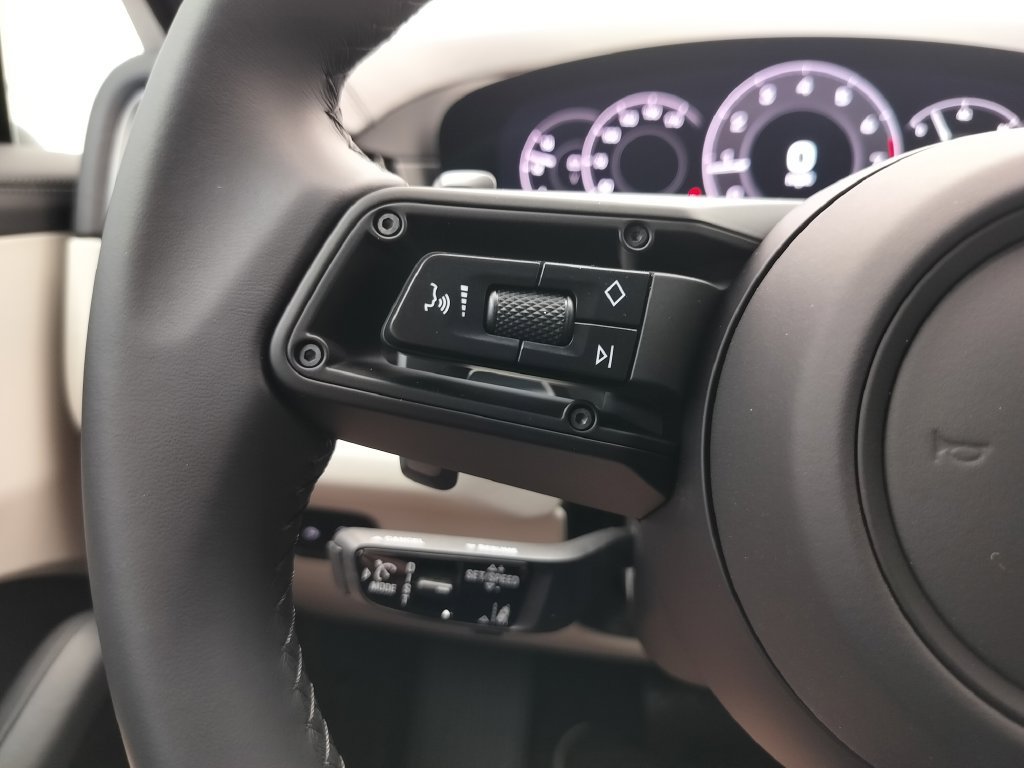 New 2026 Porsche Cayenne Coupe AWD/4WD image 11