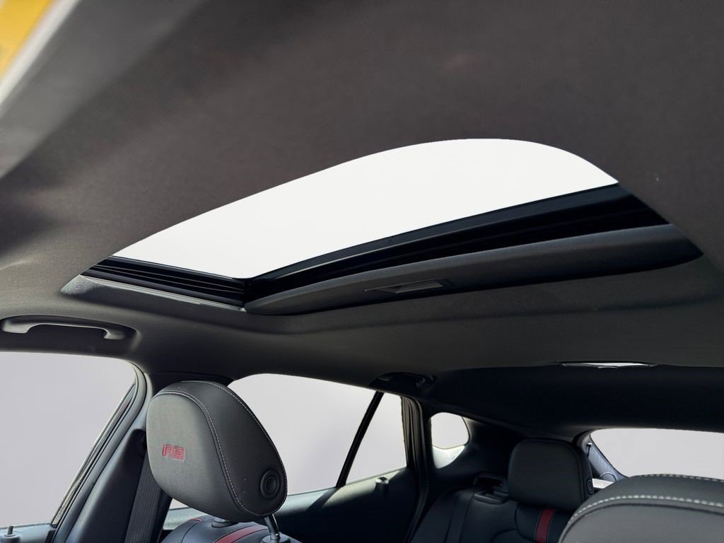 Certified 2025 Chevrolet Trax RS w/ Sunroof Package FWD image 13