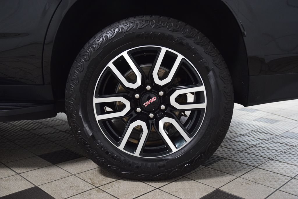 Used 2024 GMC Yukon AT4 AWD/4WD image 30