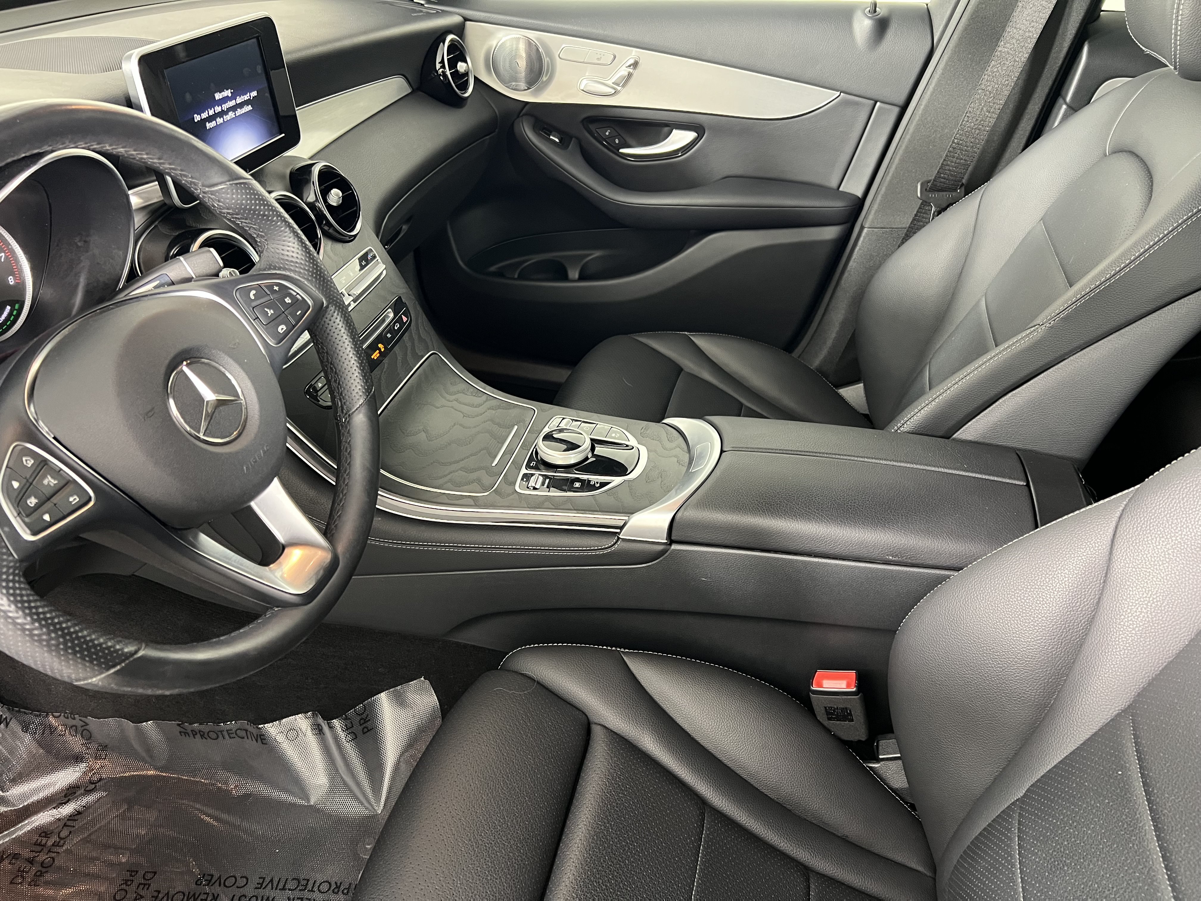 Used 2019 Mercedes-Benz GLC 350e 4MATIC image 4