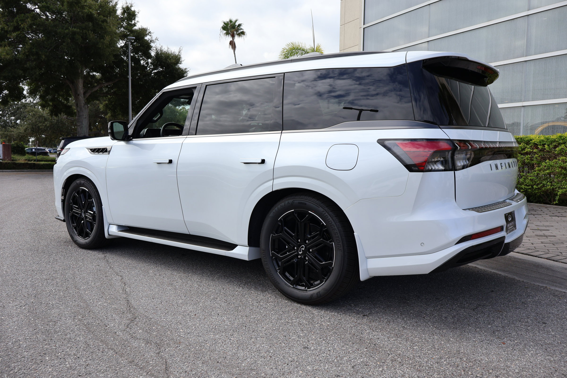 New 2026 INFINITI QX80 4WD image 3