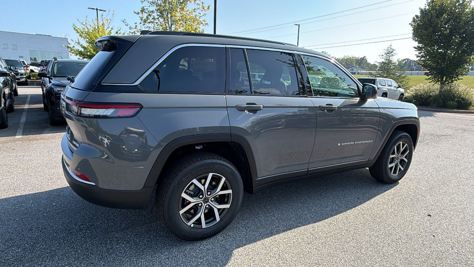 New 2027 Jeep Grand Cherokee Laredo X AWD/4WD image 8