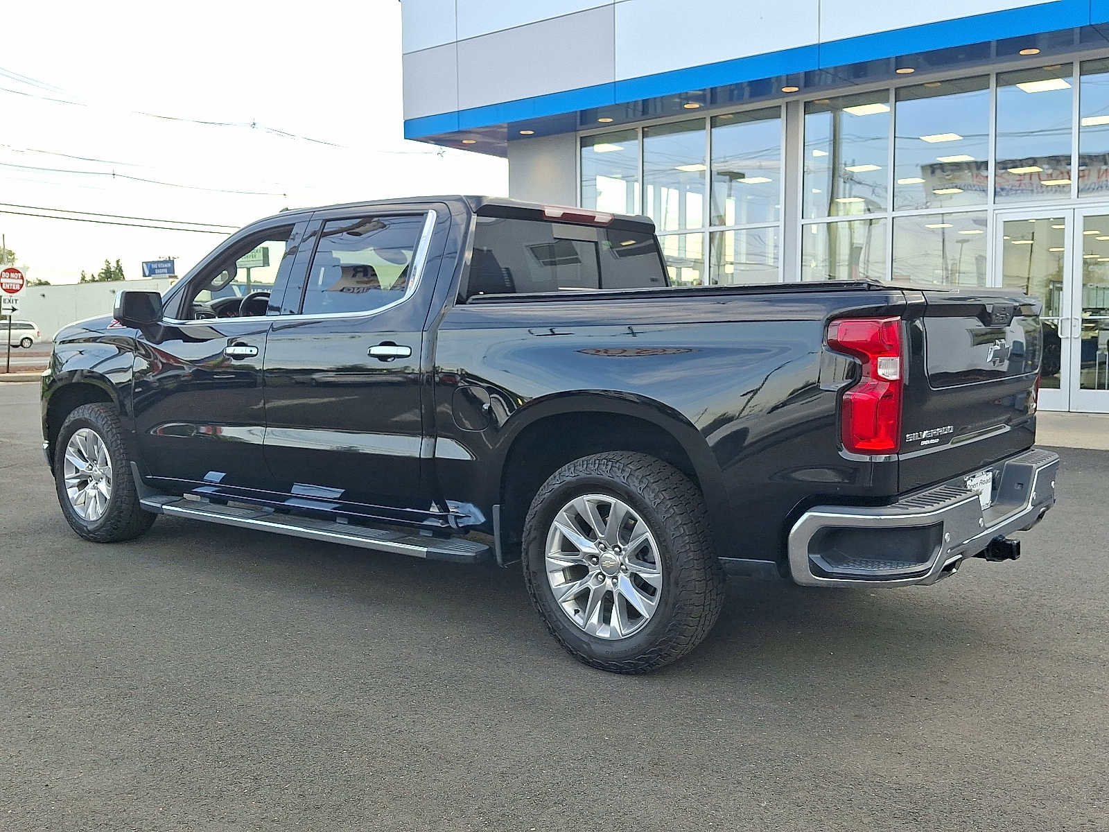 Used 2022 Chevrolet Silverado 1500 LTZ w/ LTZ Premium Package AWD/4WD image 5