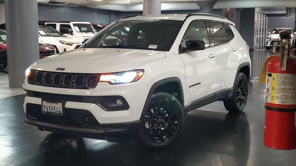 Used 2026 Jeep Compass Latitude AWD/4WD image 32