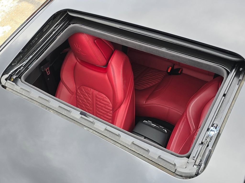 Used 2021 Maserati Ghibli Trofeo image 3