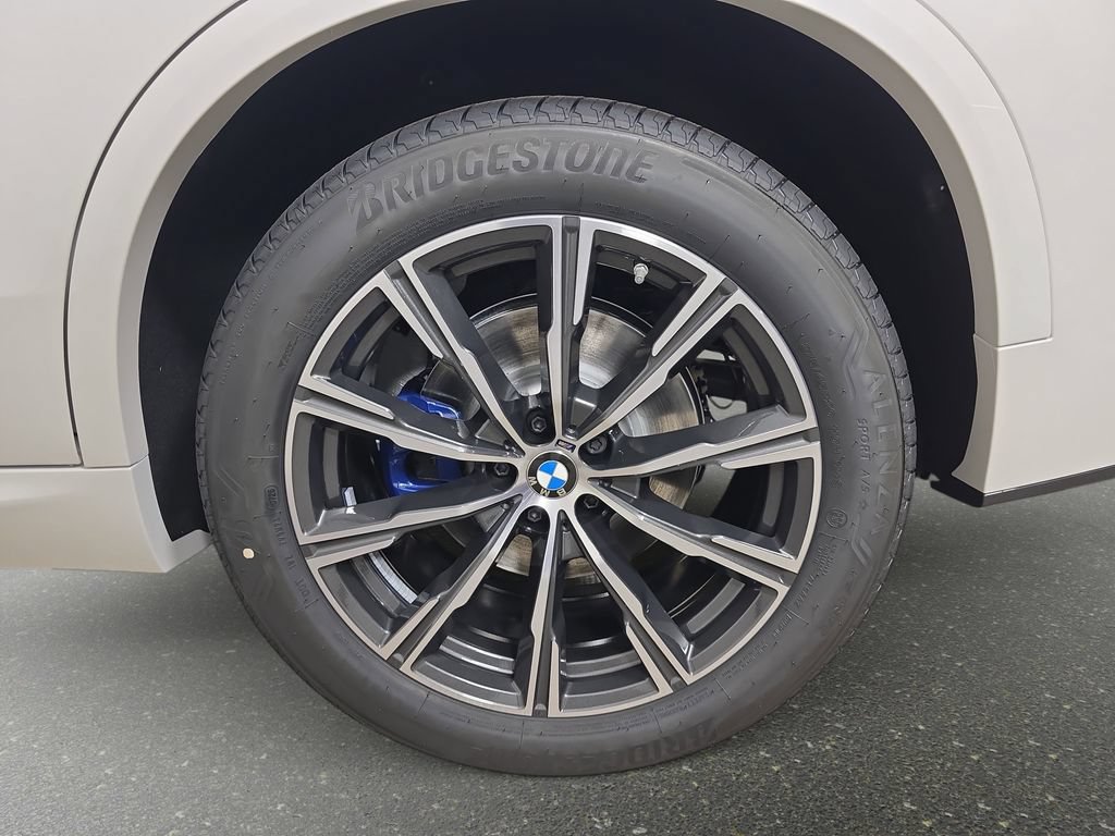 New 2026 BMW M850i xDrive Convertible w/ M Carbon Exterior Package AWD/4WD image 34