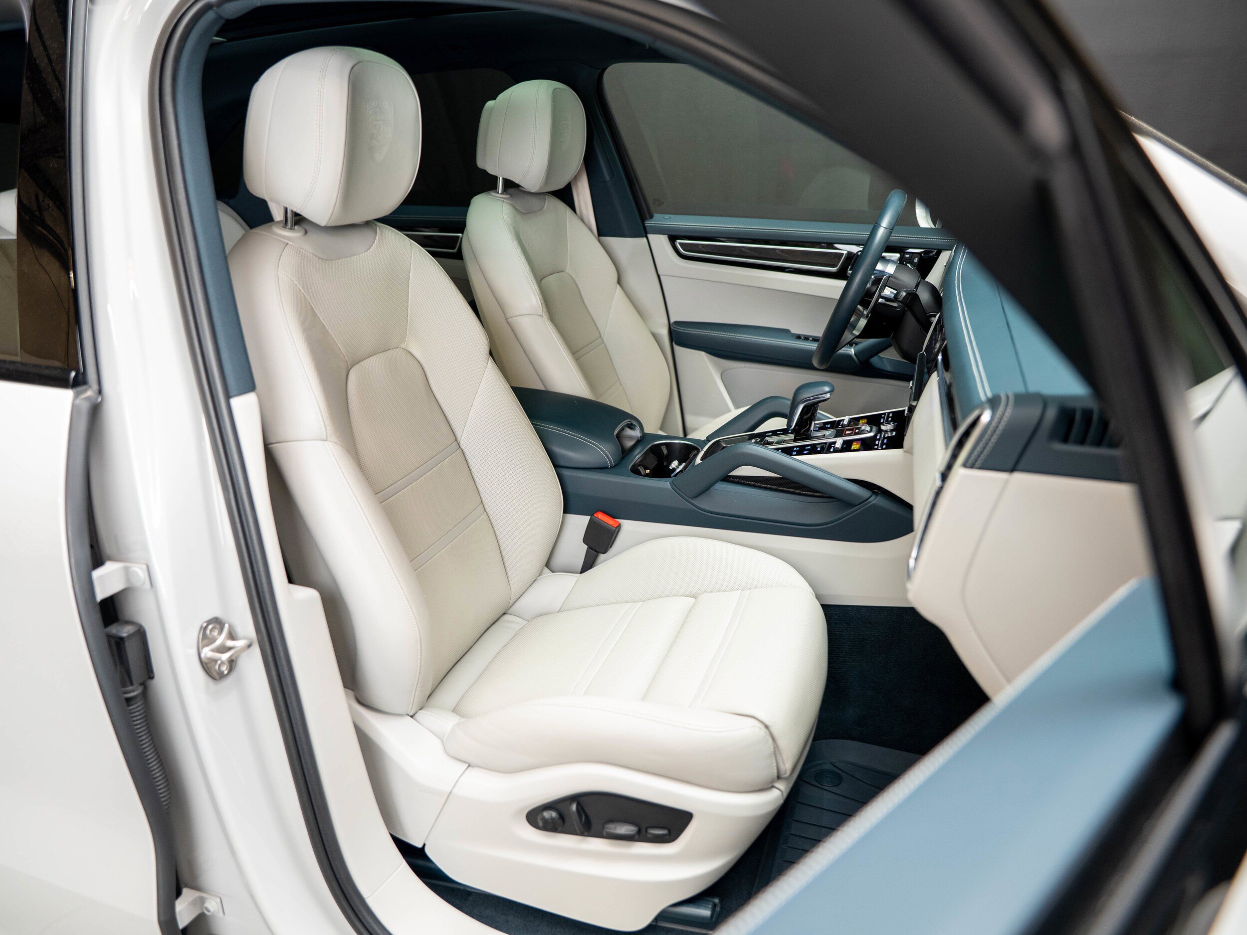 Certified 2023 Porsche Cayenne S Platinum AWD/4WD image 34