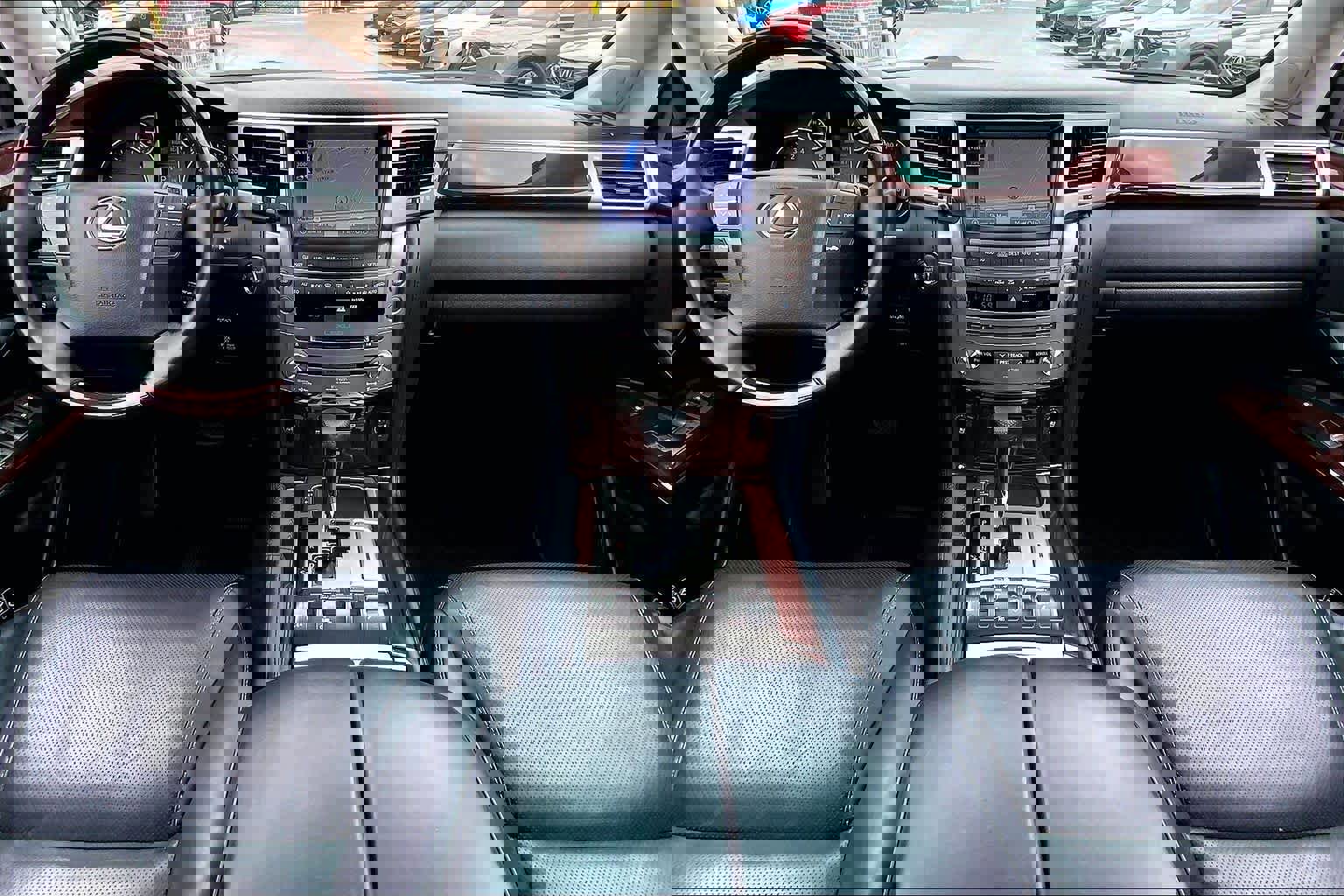 Used 2014 Lexus LX 570 4WD image 16