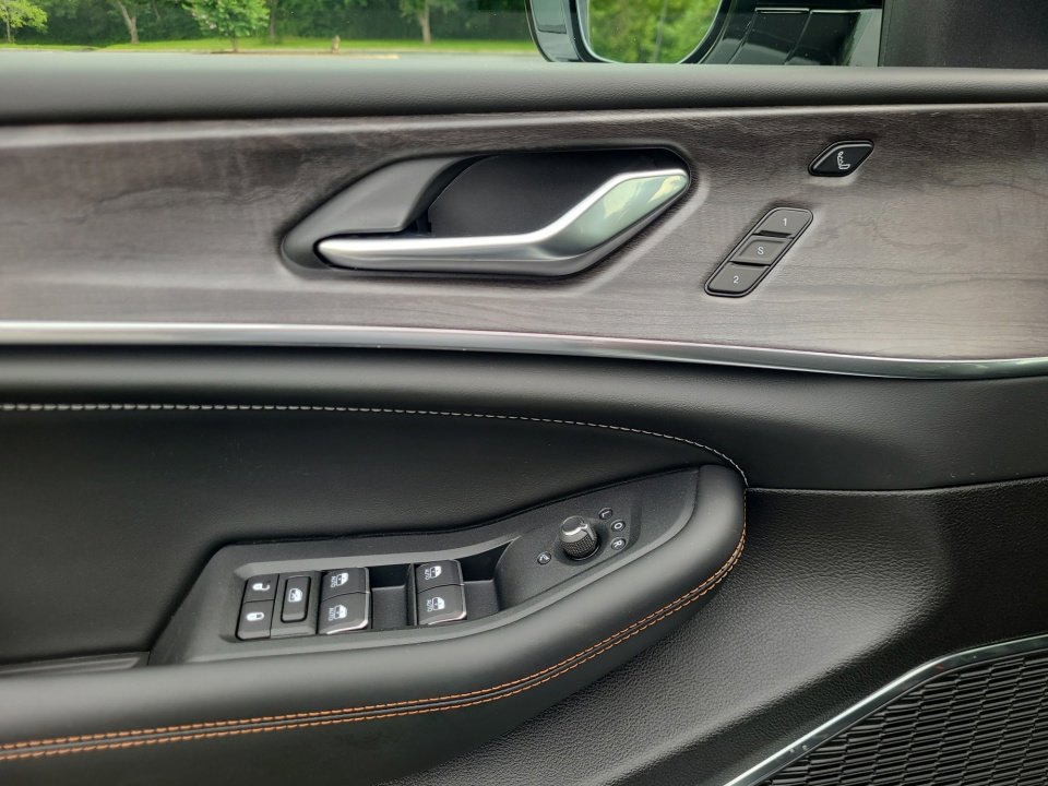 New 2025 Jeep Grand Cherokee L Overland w/ Luxury Tech Group IV image 32