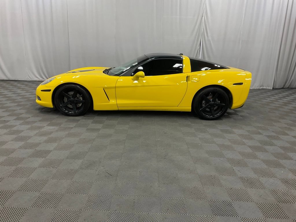 Used 2005 Chevrolet Corvette Coupe w/ Preferred Equipment Group RWD image 17