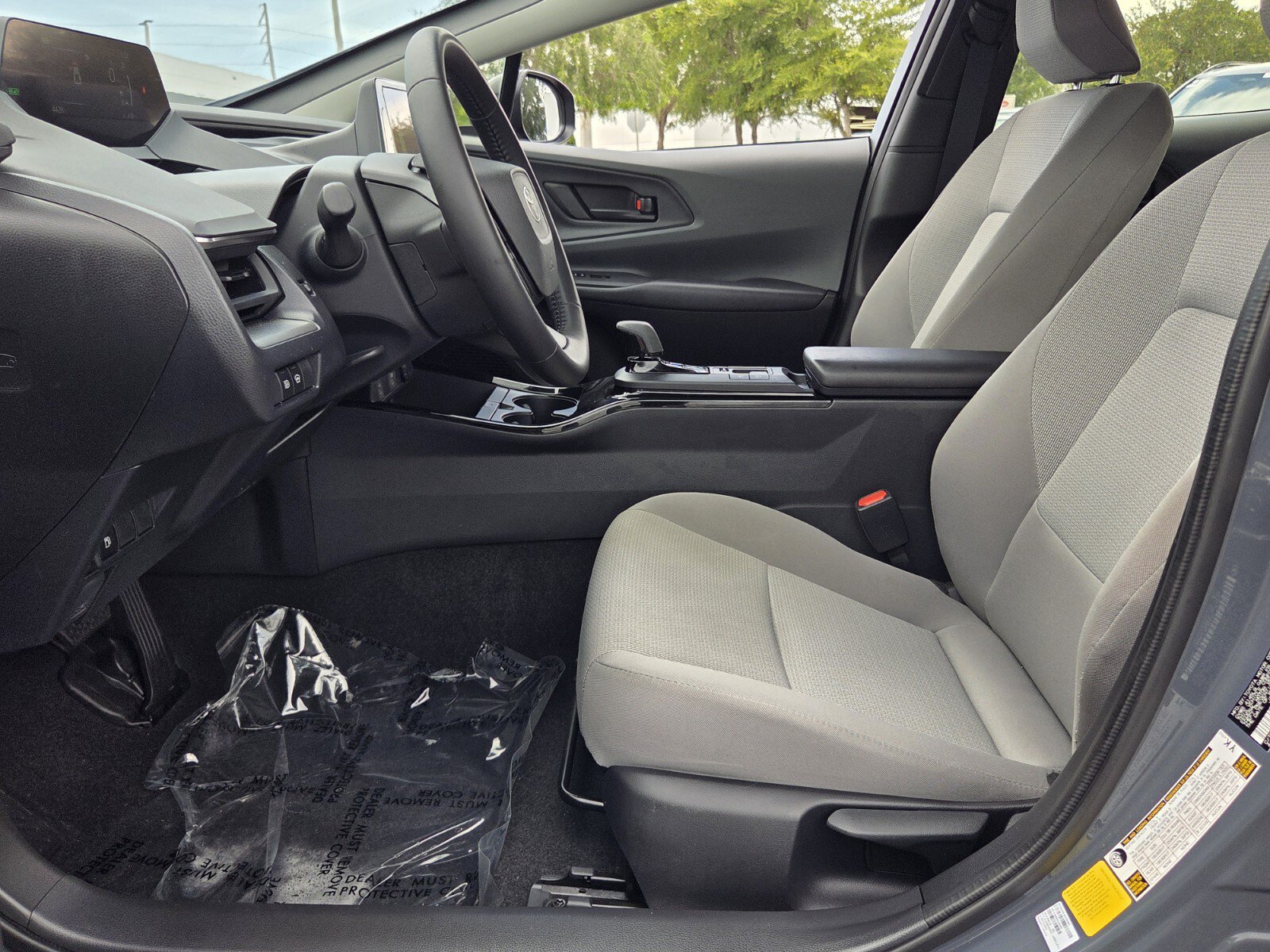 Used 2024 Toyota Prius LE FWD image 10