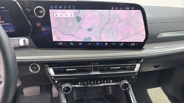 Used 2024 Chevrolet Traverse LT w/ Enhanced Driving Package FWD image 24