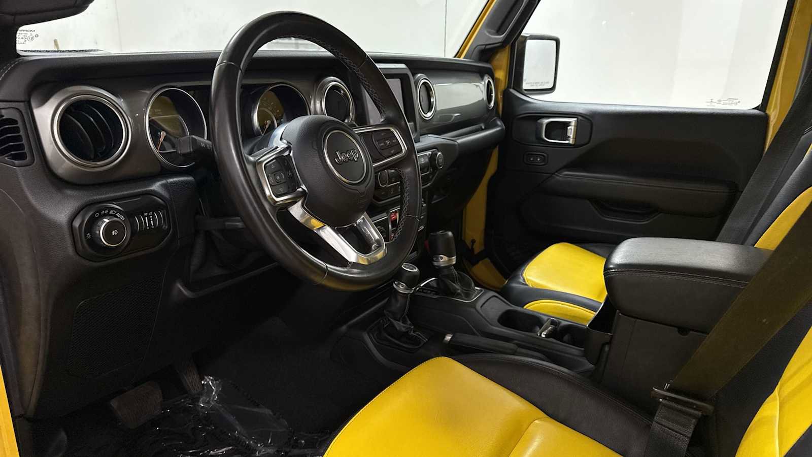 Used 2019 Jeep Wrangler Unlimited Sahara image 13