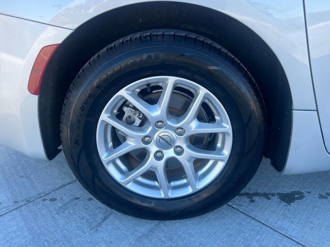 Used 2022 Chrysler Voyager LX image 27