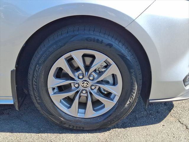 Certified 2025 Toyota Sienna XLE FWD image 28