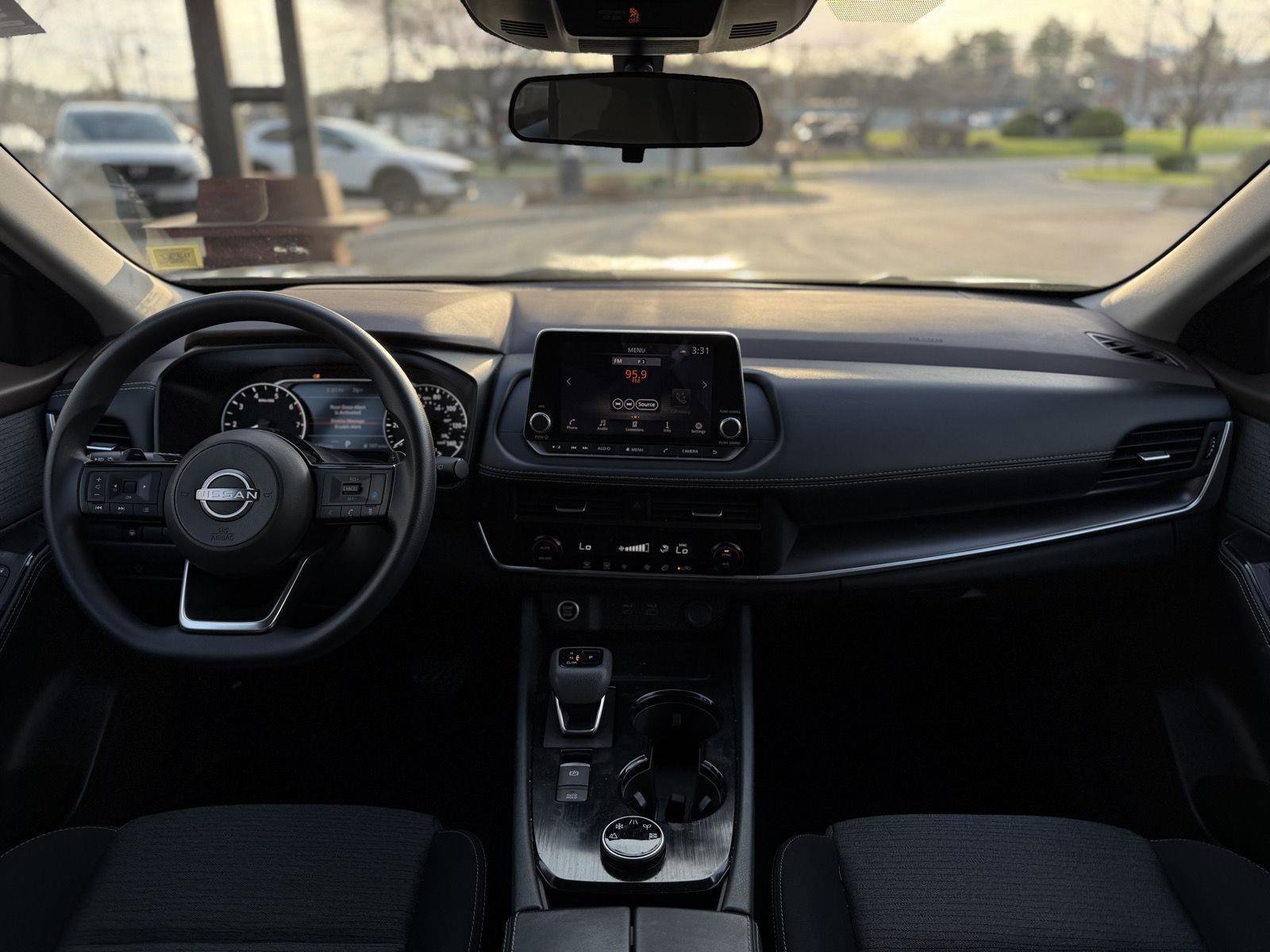Used 2023 Nissan Rogue SV image 22