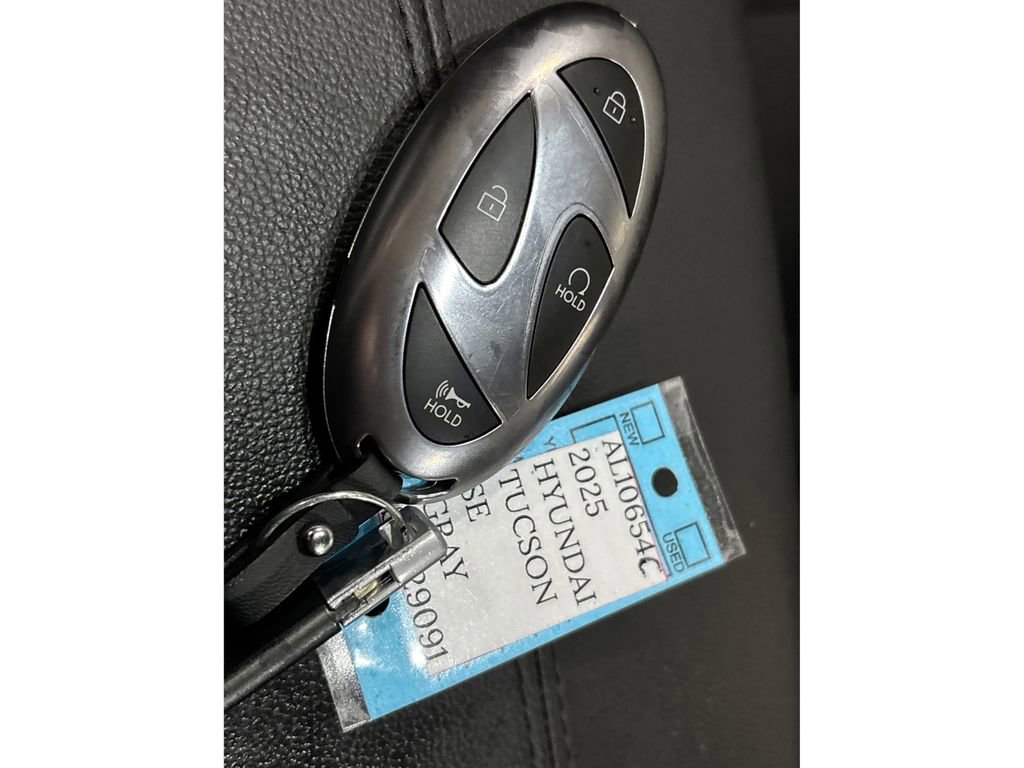 Certified 2025 Hyundai Tucson SE image 26