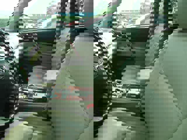 Used 2012 Toyota Highlander Limited w/ Tow Pkg image 10