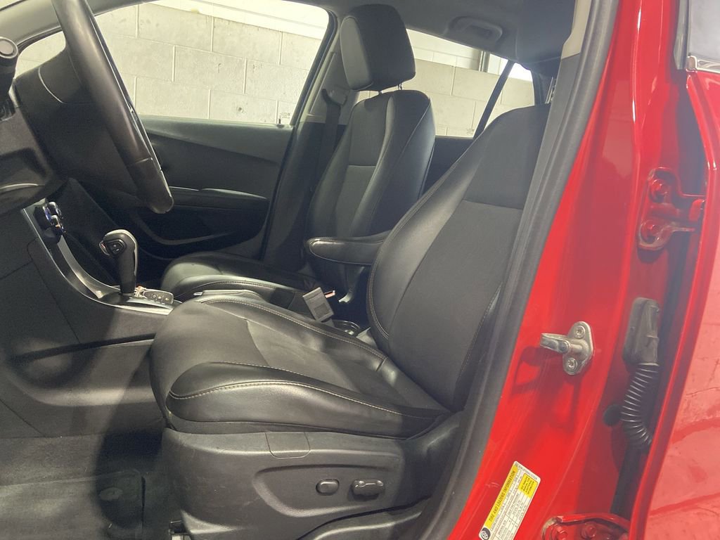 Used 2017 Chevrolet Trax LT w/ LT Convenience Package image 18