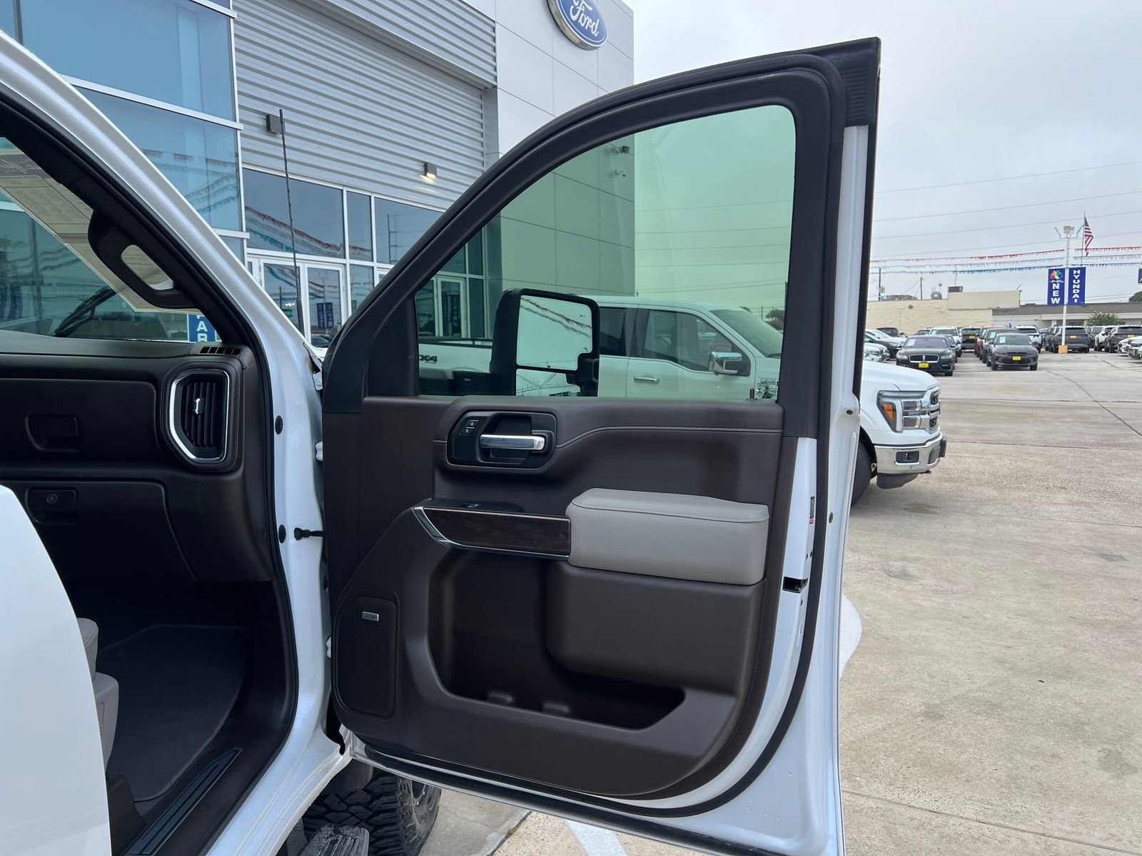 Used 2023 GMC Sierra 2500 SLT w/ SLT Premium Package AWD/4WD image 16