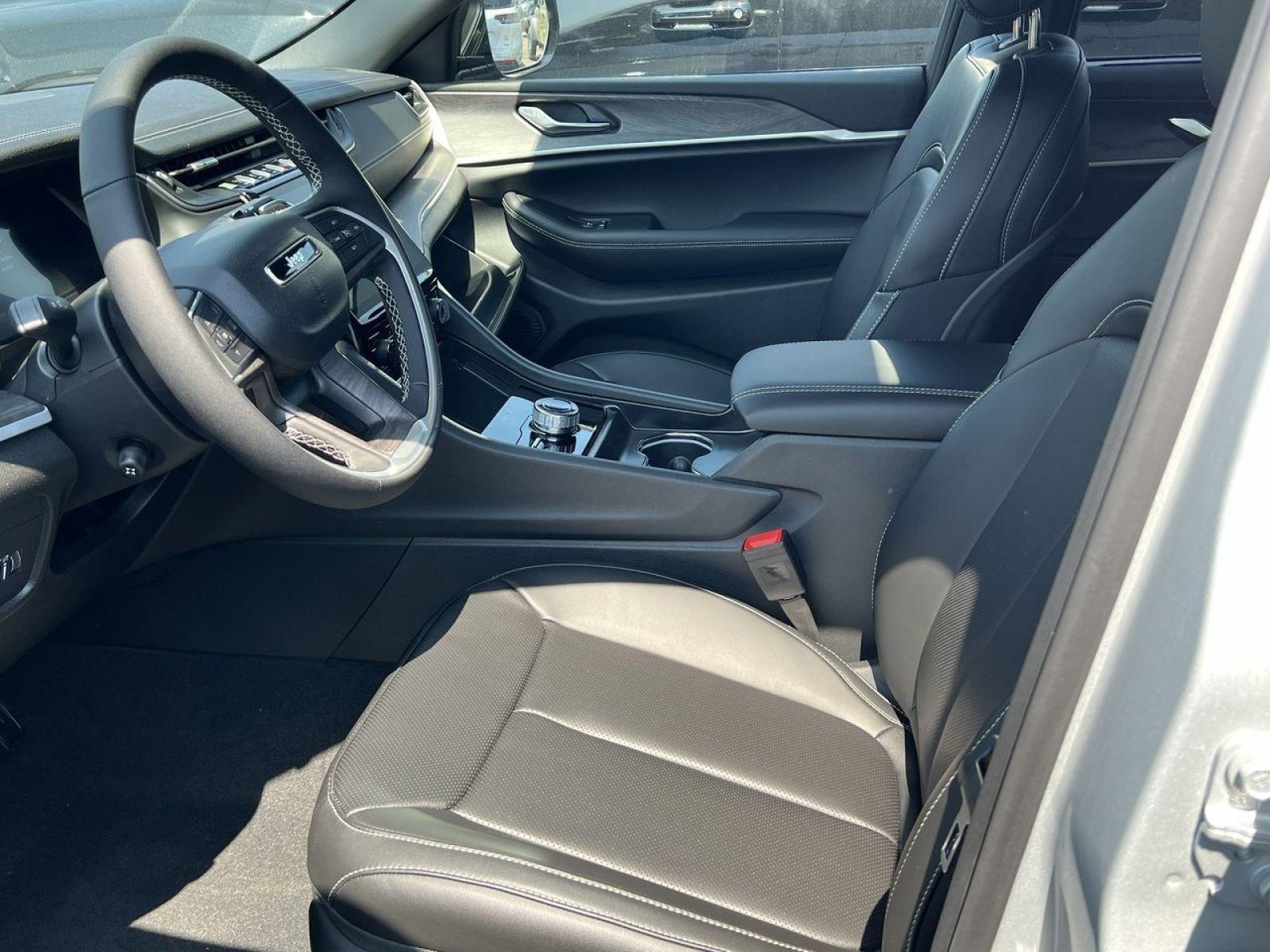 New 2025 Jeep Grand Cherokee Limited w/ Luxury Tech Group II image 7