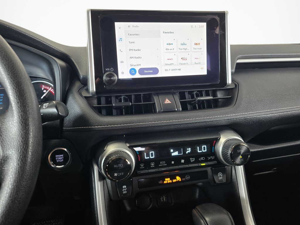 Used 2025 Toyota RAV4 XLE AWD/4WD image 25