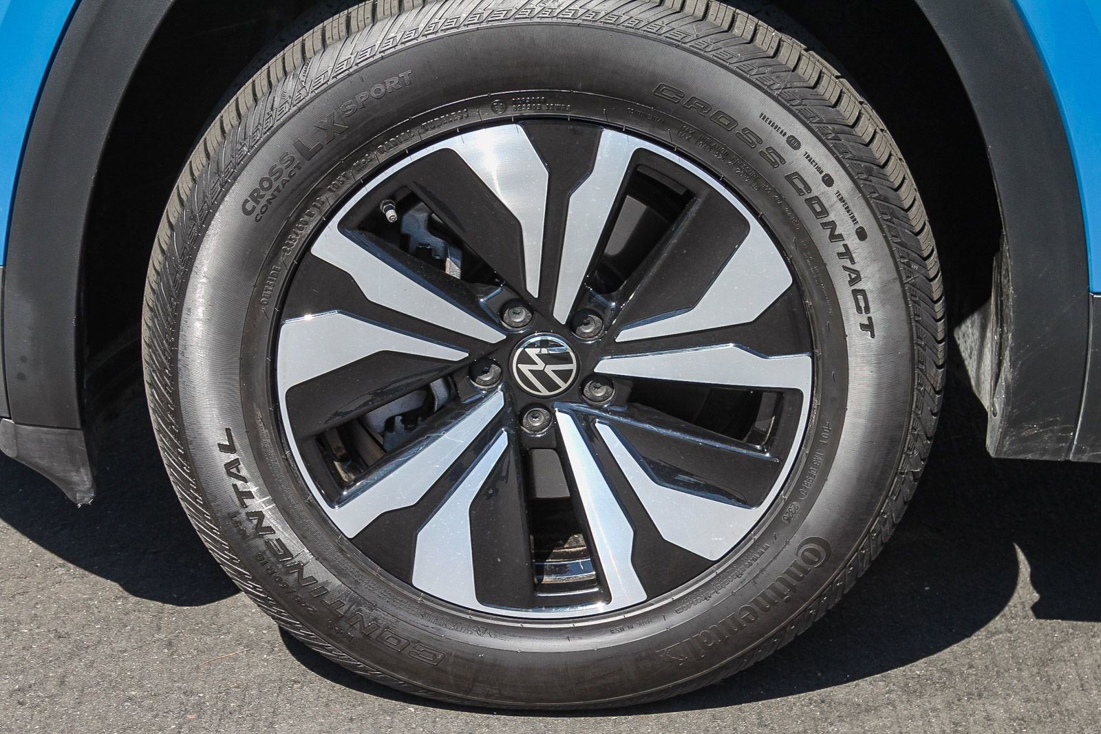 Used 2025 Volkswagen Atlas Cross Sport SE image 12