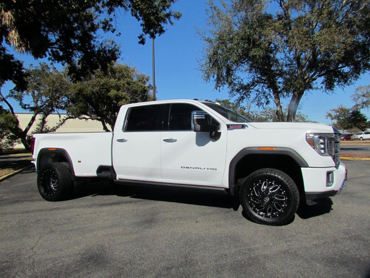 Used 2021 GMC Sierra 3500 Denali w/ Denali Ultimate Package image 17