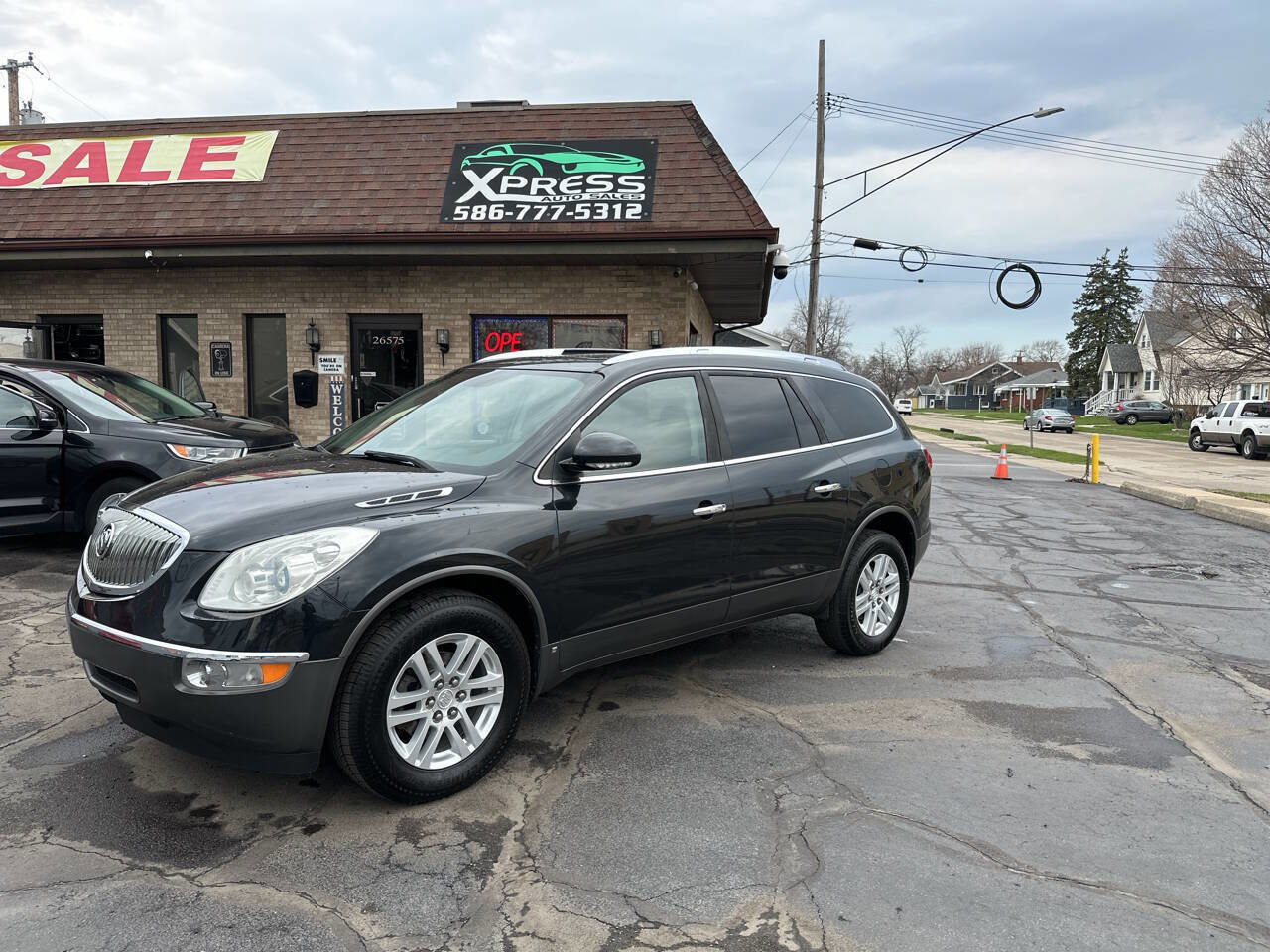 Used 2009 Buick Enclave CX w/ Driver Confidence Package image 1