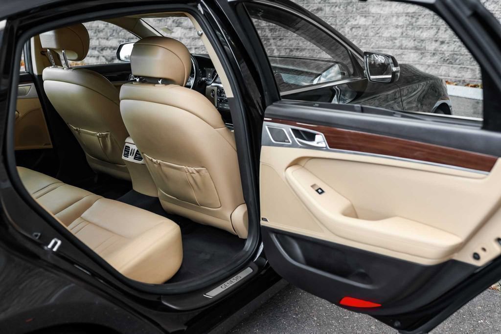 Used 2018 Genesis G80 3.8 w/ Option Group 02 image 16