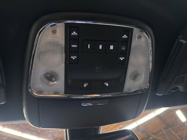 Used 2015 Chrysler 300 S image 21