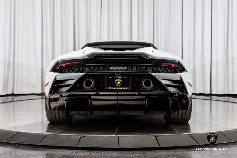 Used 2022 Lamborghini Huracan EVO image 18