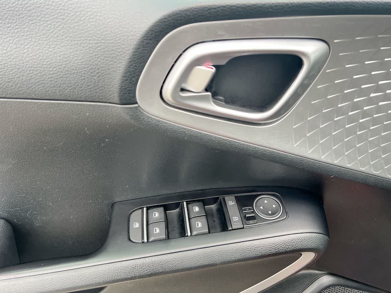 Used 2024 Kia Soul LX w/ Option Group 015 FWD image 13