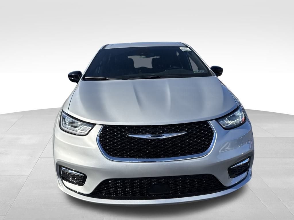 New 2026 Chrysler Pacifica Select image 2