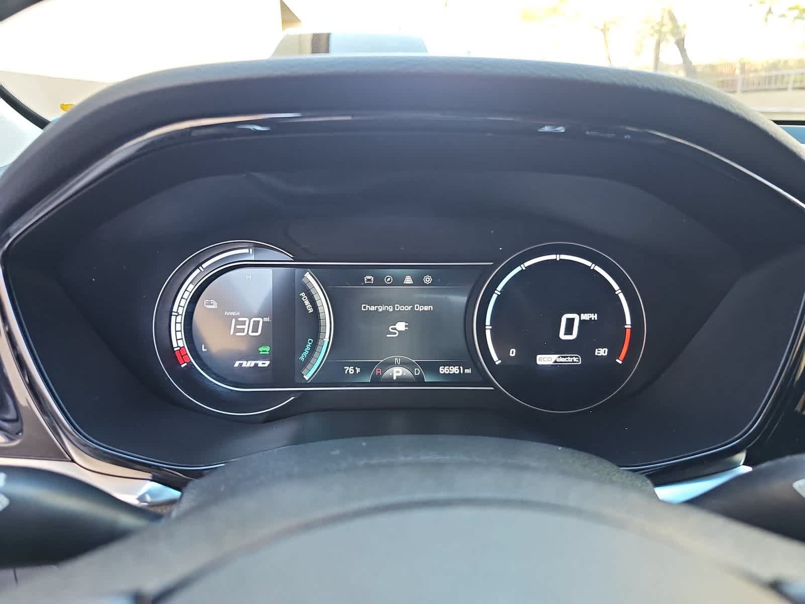Used 2022 Kia Niro EX FWD image 22