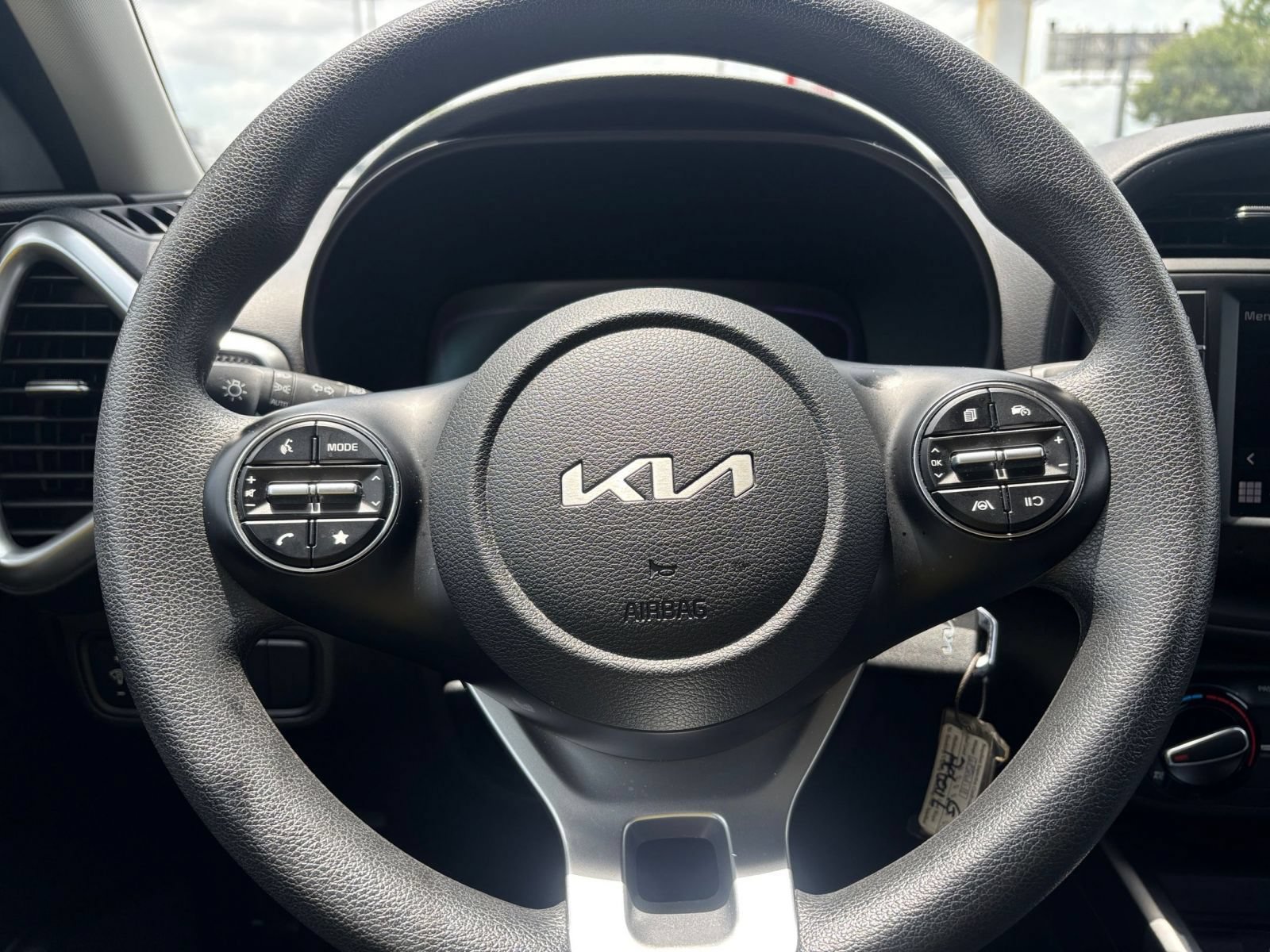 Used 2025 Kia Soul LX w/ LX Technology Package FWD image 21