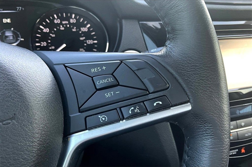 Used 2017 Nissan Rogue SL w/ SL Premium Package image 24