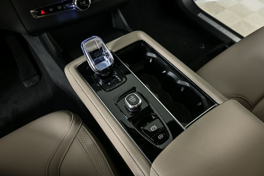 New 2026 Volvo XC90 B6 Plus w/ Protection Package Premier image 17