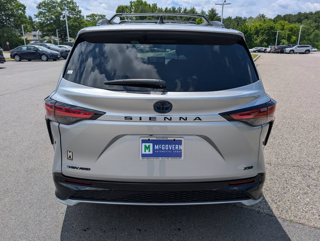 Used 2025 Toyota Sienna XSE w/ XSE Plus Package AWD/4WD image 4