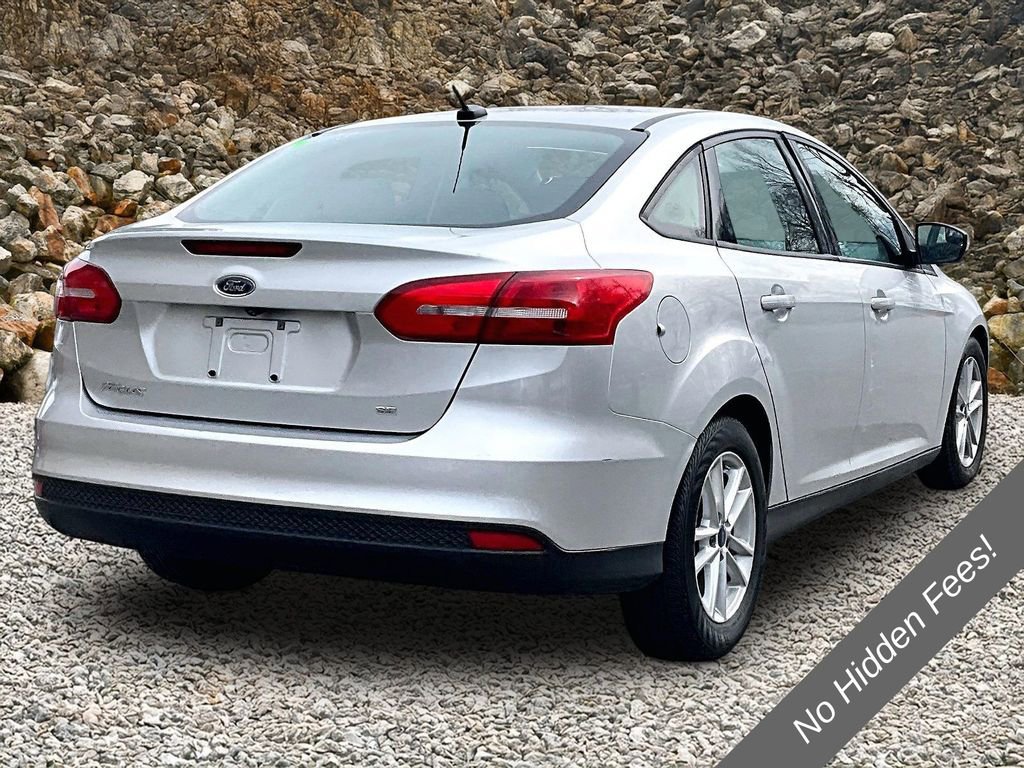 Used 2016 Ford Focus SE FWD image 2